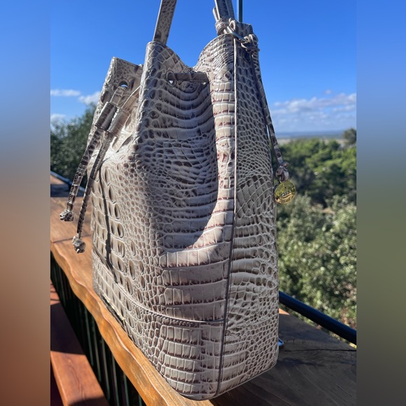 NWT Brahmin Marlowe Oyster Grey Melbourne Bucket Shoulder Bag - Picture 5 of 15